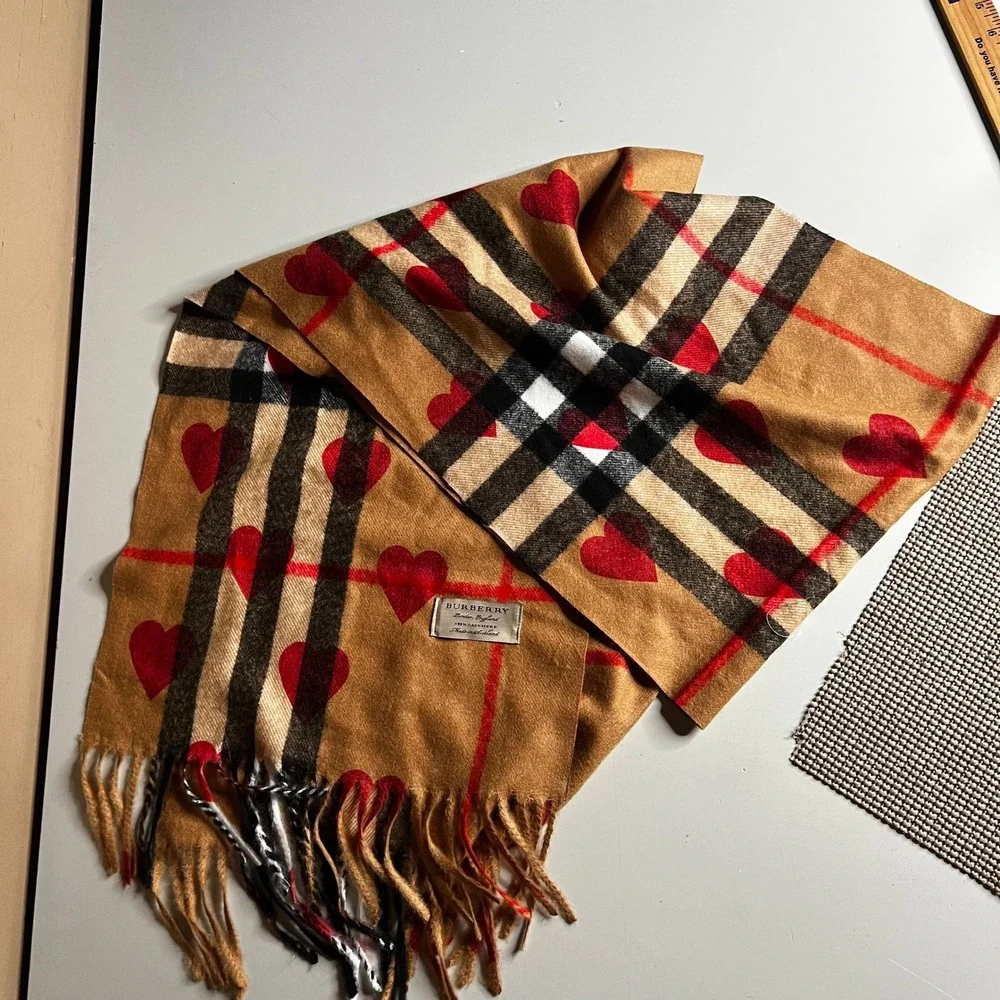 Burberry Cashmere Scarf Camel Check Red Heart Print‎ Made in Scotland Fringe